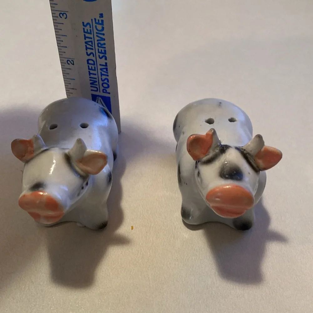 Vintage Cow Salt and Pepper Set - add to your collection!!